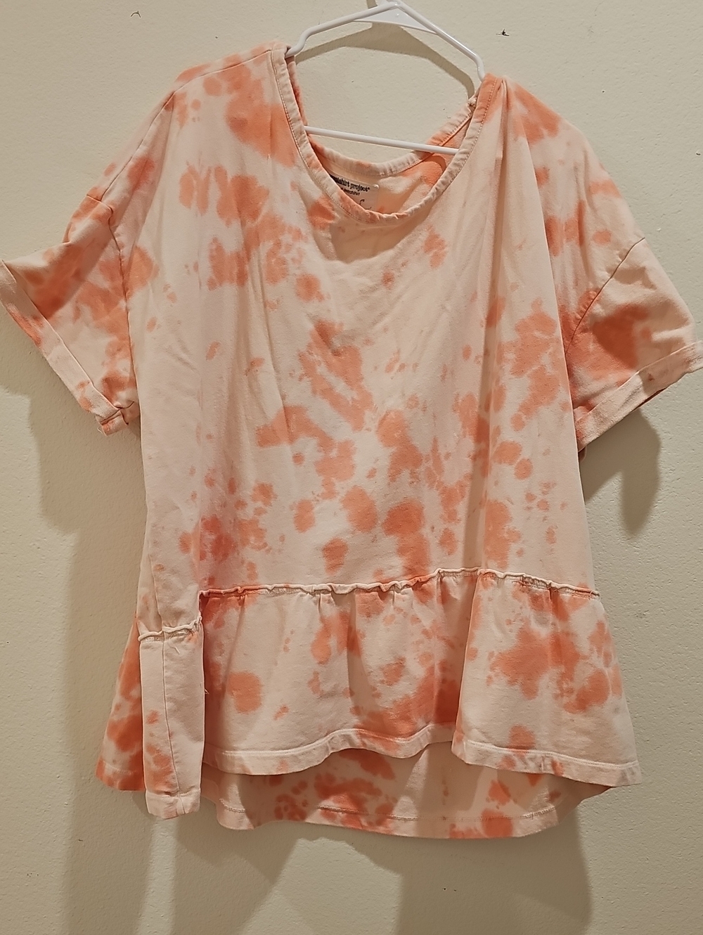 Relaxed Peach Tie-Dye Peplum Short Sleeve Top